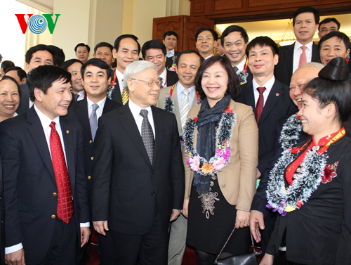 チョン書記長、国営企業の優秀な党書記と会合